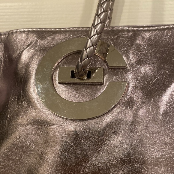 Elizabeth Grant Tote, Fully Lined in Silver with snap closure -NWOT - Picture 3 of 9